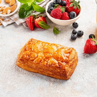 Слойка с заварным кремом и шоколадом в Магбургер & Братья Караваевы по цене 90