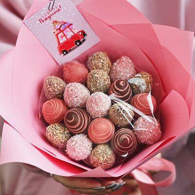 Букет Розовое безумие из клубники в шоколаде в Chococo по цене 1950 ₽