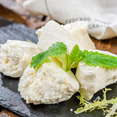 Овечий сыр Мотал в Роял Палас по цене 410 ₽