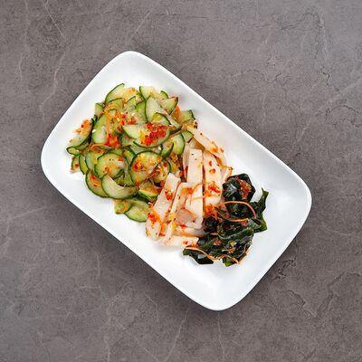 Салат с кальмаром в Токио Рамен по цене 420 ₽