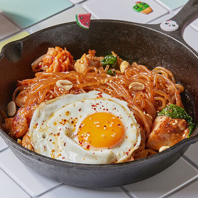 Бататная лапша с курицей в Шикари по цене 490