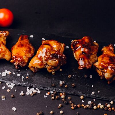 Куриные крылья BBQ в МЯСО ЕСТЬ по цене 250 ₽