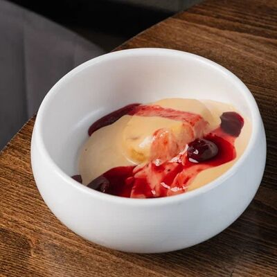 Сырники на топленом твороге с вишней в More More по цене 430 ₽