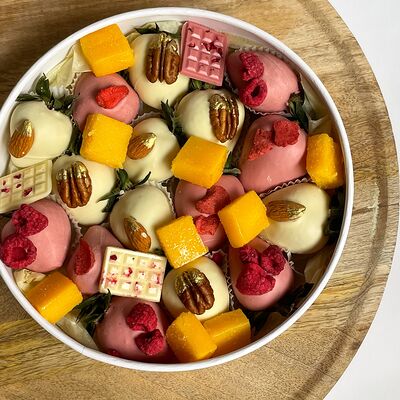 Клубника в шоколаде бокс Моника в Клубника по цене 4990 ₽