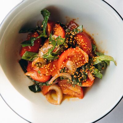 Узбекские томаты со шпинатом в азиатском соусе в Sava по цене 690 ₽