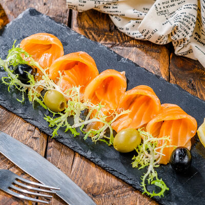 Семга слабосоленая в Роял Палас по цене 650 ₽