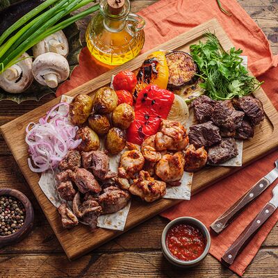 Ассорти шашлыков в Пельмения по цене 3658 ₽