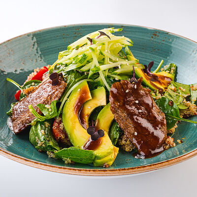 Боул с говяжьей вырезкой в Udcкафе Upside Down Cake по цене 690 ₽