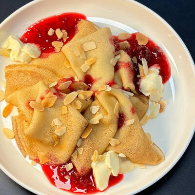 Блины с малиновым вареньем и сметаной в Немузей по цене 310 ₽