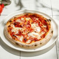 Пицца с салями в Pizza pazza