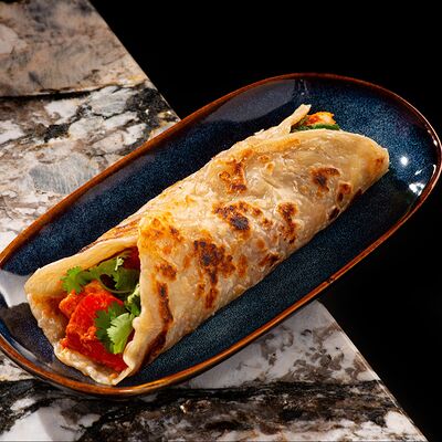 Хрустящая роти с фермерским цыплёнком и томатным карри в Hookah Place по цене 800 ₽