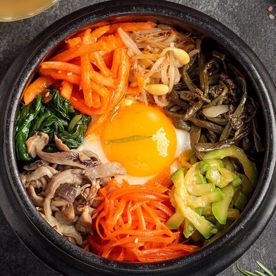 Бибимпап в горшочке в Корё по цене 620 ₽