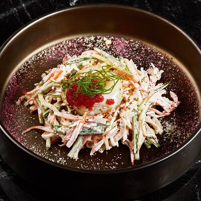 Салат с крабом и яйцом пашот в Look lounge по цене 440 ₽