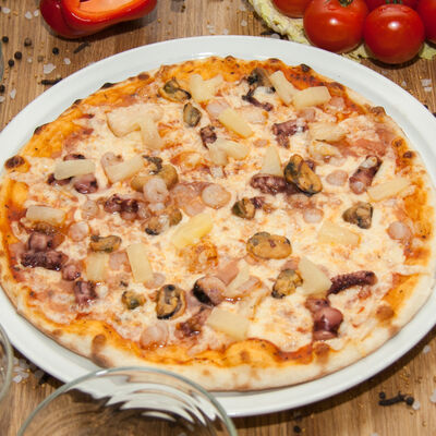 Пицца Каламбрийская в Pizza LeGustof по цене 465 ₽