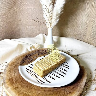 Медовик в Джоли по цене 380 ₽