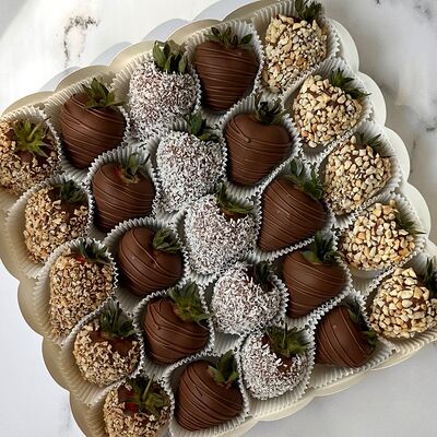 Набор из клубники в шоколаде Орехово-вафельный 25 штук в Любовь есть по цене 4500 ₽