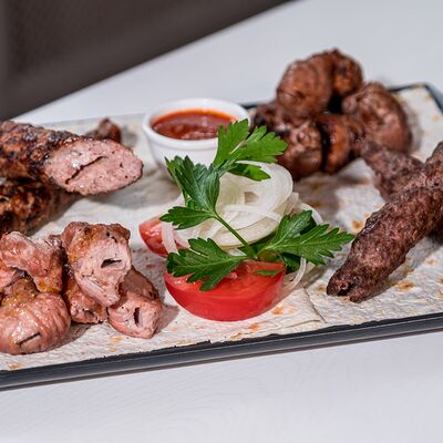 Мангальное ассорти в Семейные традиции по цене 2400 ₽