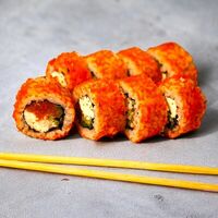 Калифорния с красной рыбой в Sushi Express