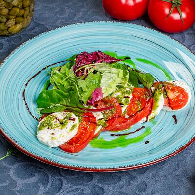 Томаты с моцареллой в Космос по цене 450 ₽