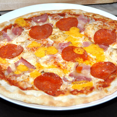 Пицца Пеперони и чеддер в PrestoMia по цене 430 ₽