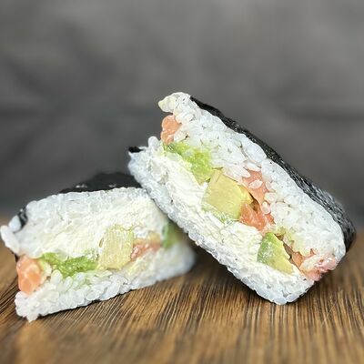 Онигири Фила в ГансРолл по цене 375 ₽