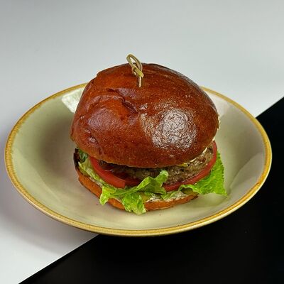 Чизбургер с трюфельным айоли и луком конфив Kvartal по цене 850 ₽