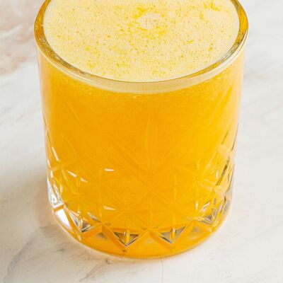 Апельсиновый свежевыжатый сок в Сапфир Premium HITS & GRILL по цене 450 ₽