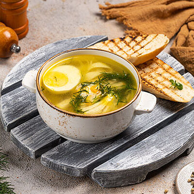 Куриный бульон с яйцом и лапшой в Чайка по цене 380 ₽