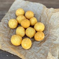 Сырные шарики с беконом и халапеньо в Гастробар DOM