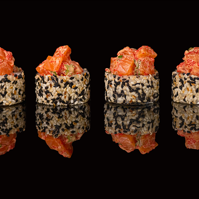 Ролл Тартар с лососем в SUSHIлка по цене 885 ₽