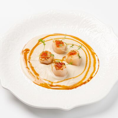 Дальневосточный гребешок гриль с муссом из цветной капустыв Омулевочная по цене 800 ₽