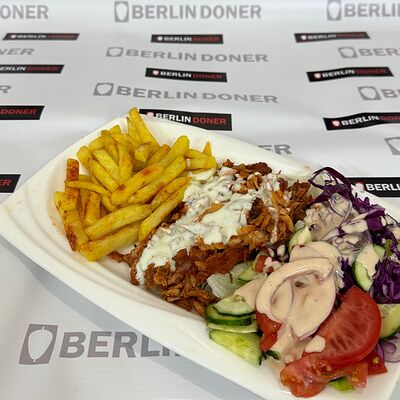 Донер на тарелке с курицей в Berlin Doner по цене 519 ₽