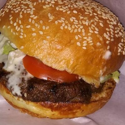 Бургер с говядиной в Мангал хаус по цене 460 ₽