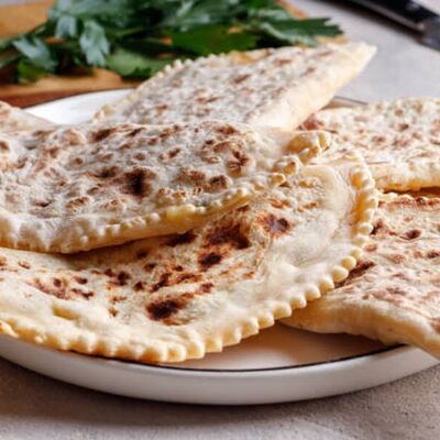 Кутаб с брынзой в Заречный по цене 340 ₽