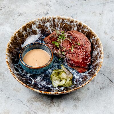 Медальоны из говядины в Newbar по цене 700 ₽