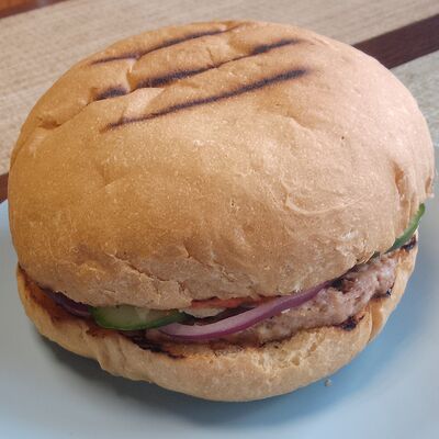 Бургер в Кафе-шашлычная по цене 340 ₽