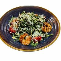 Салат с рукколой и креветкой в Navasushi
