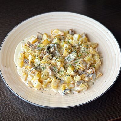 Картофель жаренный с грибами в сливочном соусе в Навруз по цене 350 ₽