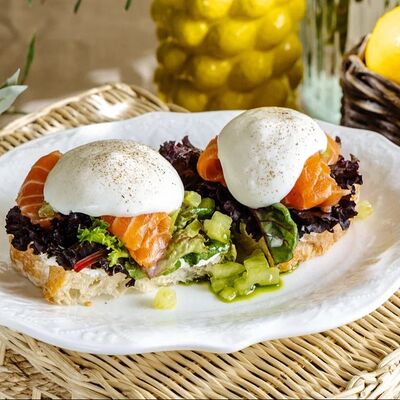 Брускетта с лососем шеф-посолав Dodici Italy по цене 980 ₽