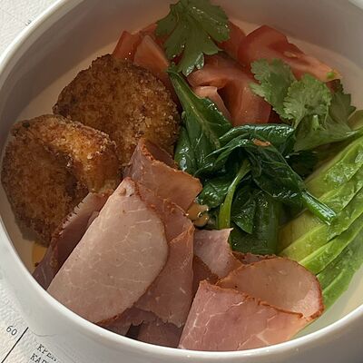 Боул с говядиной и картофельными крокетамив Salva dor bistro по цене 510 ₽