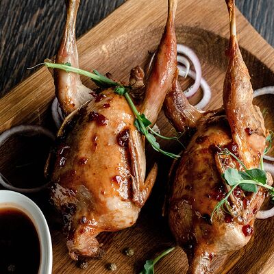 Пара фермерских перепелов с соусом из граната в Чо? Капчо! по цене 745