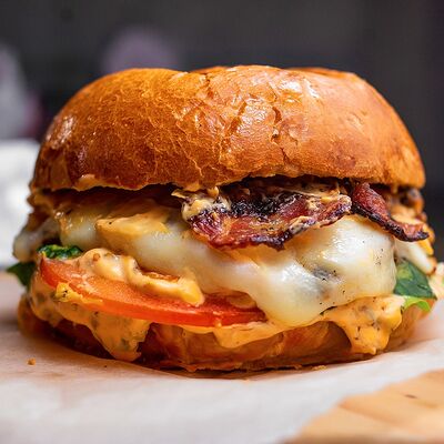 Чикен бургер Классик в Meal me по цене 420 ₽