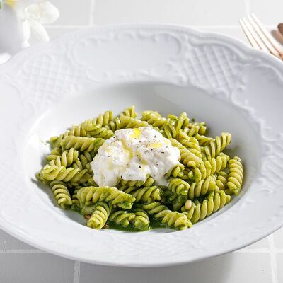 Фузилли с соусом песто и страчателлой в Кукумбер по цене 520