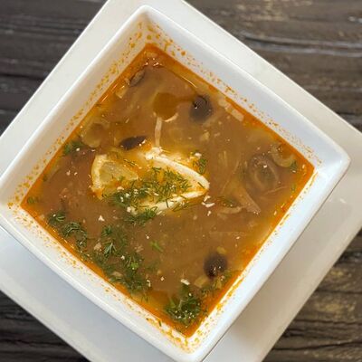 Солянка по-домашнему в Длинный нос по цене 220 ₽