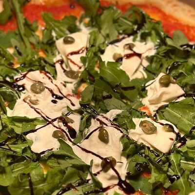 Пицца с бурратой и рукколой в Trattoria Siesta по цене 1050 ₽