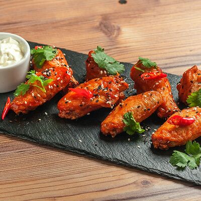 Куриные крылья Баффало в Караоке Соло по цене 470 ₽