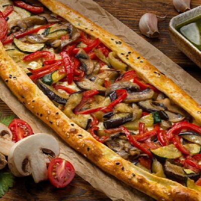 Пиде с овощами и сыром в Istanbul Kebab по цене 640 ₽