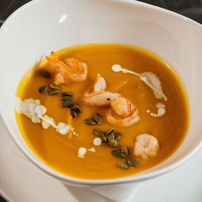 Тыквенный крем-суп (с креветкой) в URBAN Lounge по цене 607 ₽
