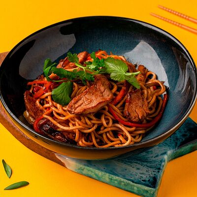 Яичная лапша со говядиной в Thai Fun по цене 610 ₽