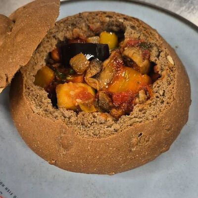 Соте из овощей с грибами в тыквенном хлебе в Мясо & Рыба по цене 790